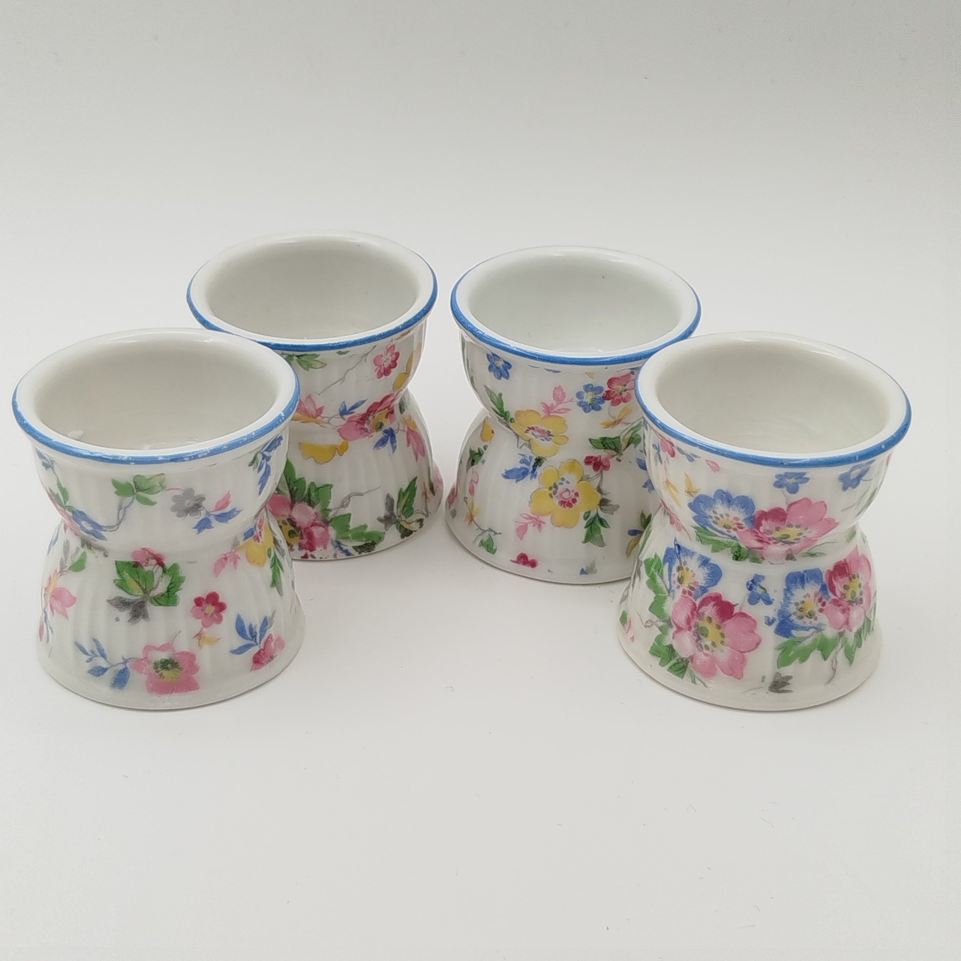 Набор колец для салфеток в стиле прованс с декором в виде полевых цветов (4 шт.)