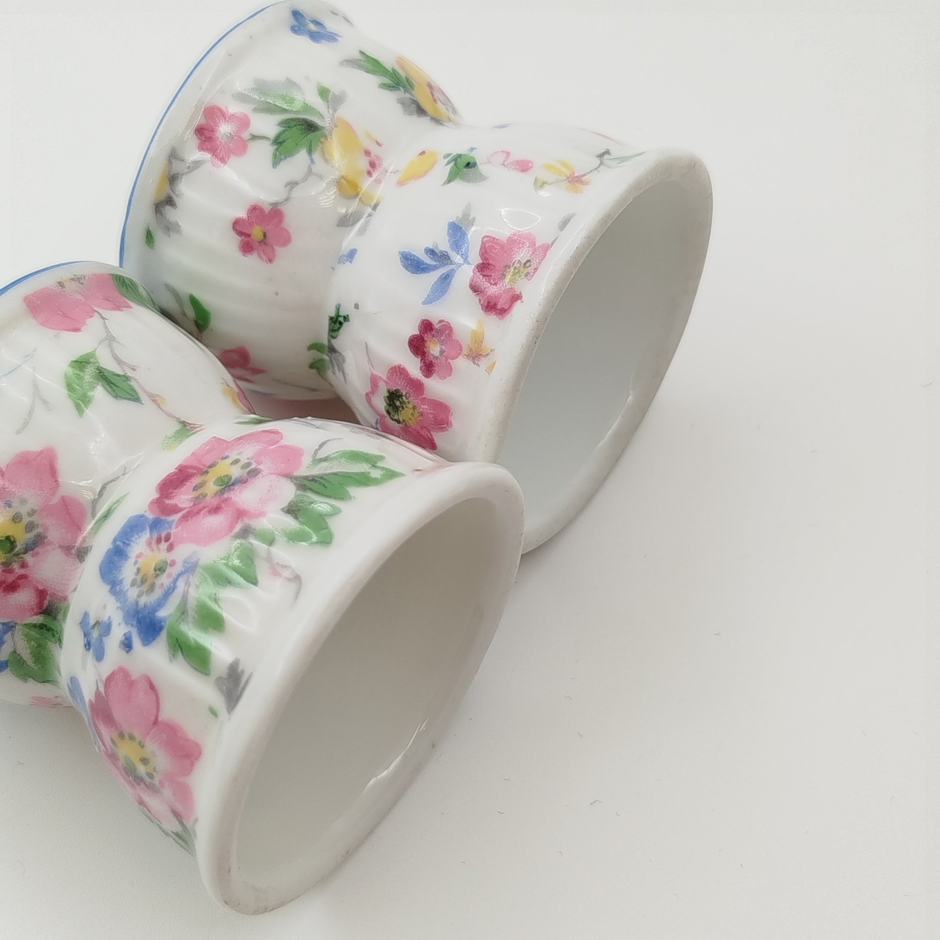 Набор колец для салфеток в стиле прованс с декором в виде полевых цветов (4 шт.)