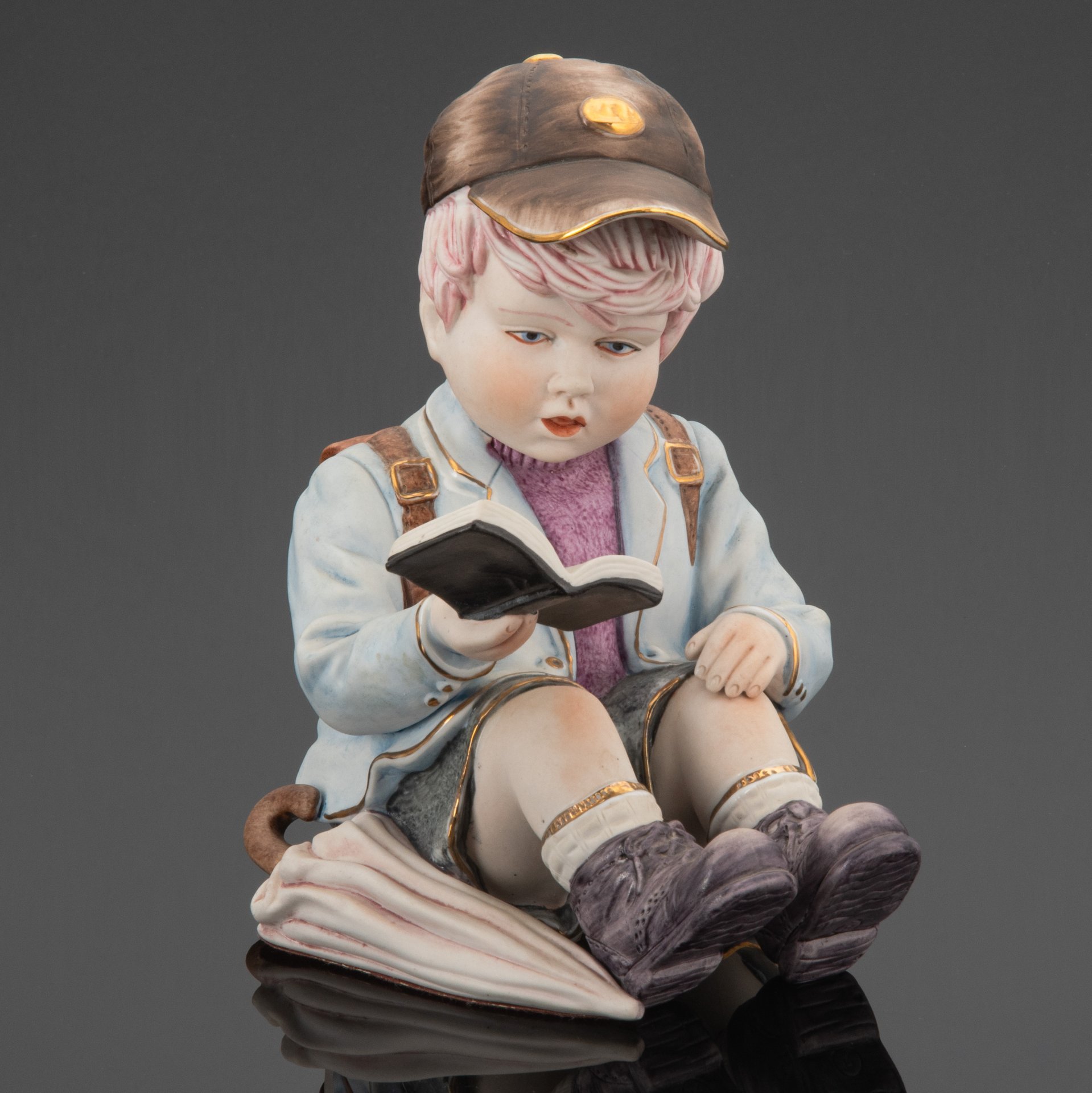 Статуэтка "Мальчик с книгой" ("Школьник")