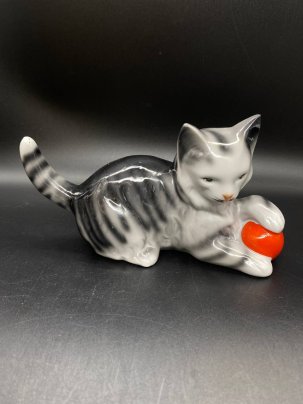 Статуэтка "Котенок с мячом", Fasold & Stauch Bock Wallendorf