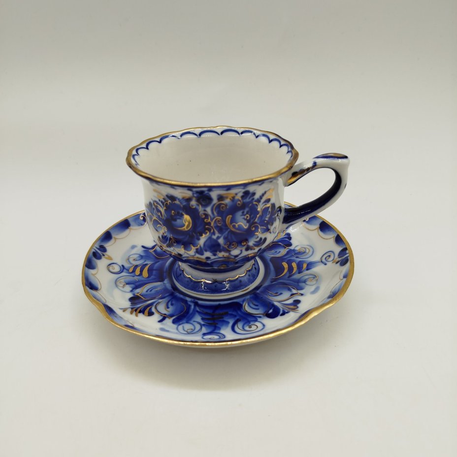 Кофейная пара с растительным декором, Гжель, фарфор, роспись, золочение, Россия, 1991-2010 гг.