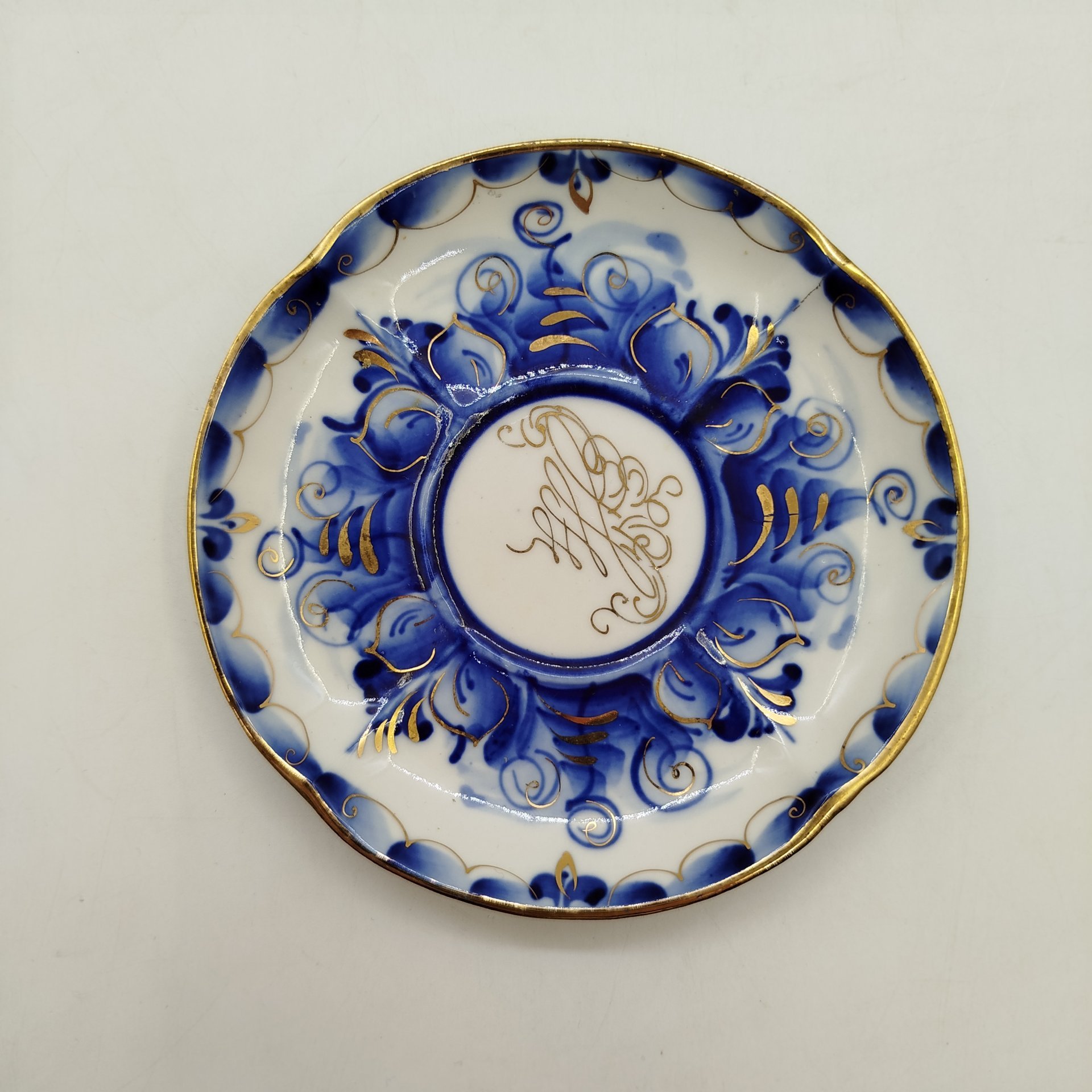 Кофейная пара с растительным декором, Гжель, фарфор, роспись, золочение, Россия, 1991-2010 гг.