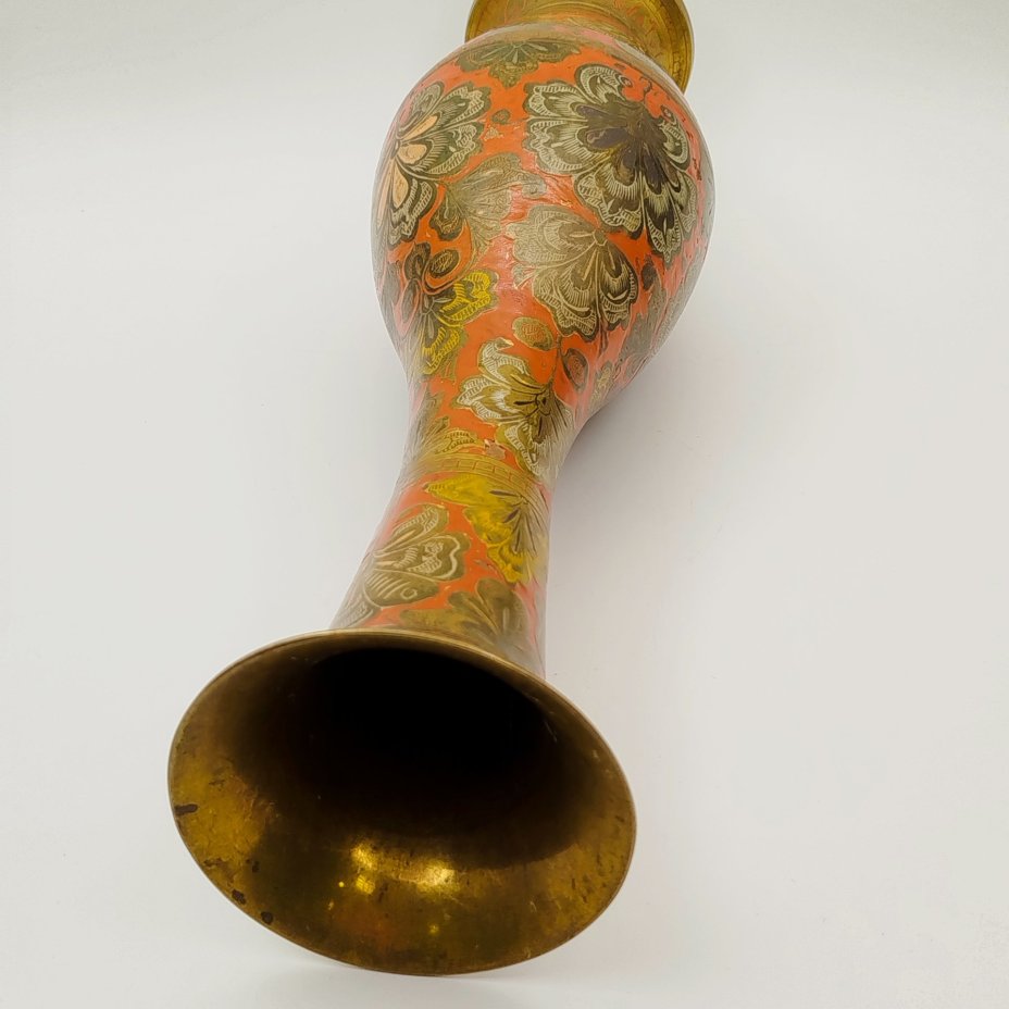 Ваза в восточном стиле красно-золотистого цвета с растительным декором