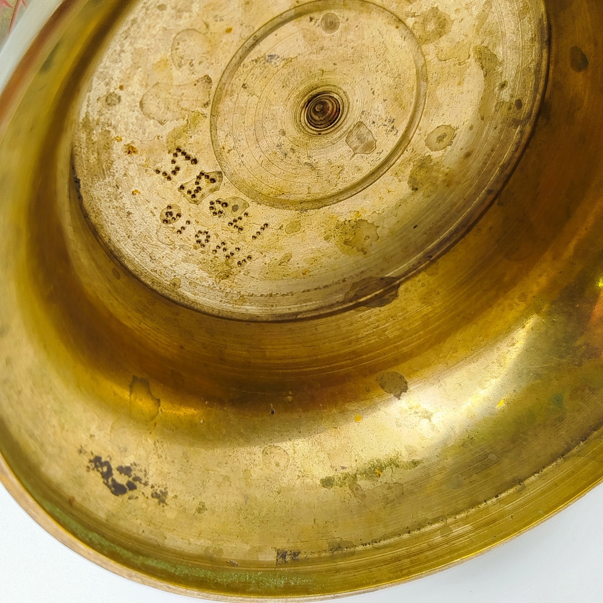 Ваза в восточном стиле красно-золотистого цвета с растительным декором, латунь, холодные эмали, Индия, 1970-1990 гг.