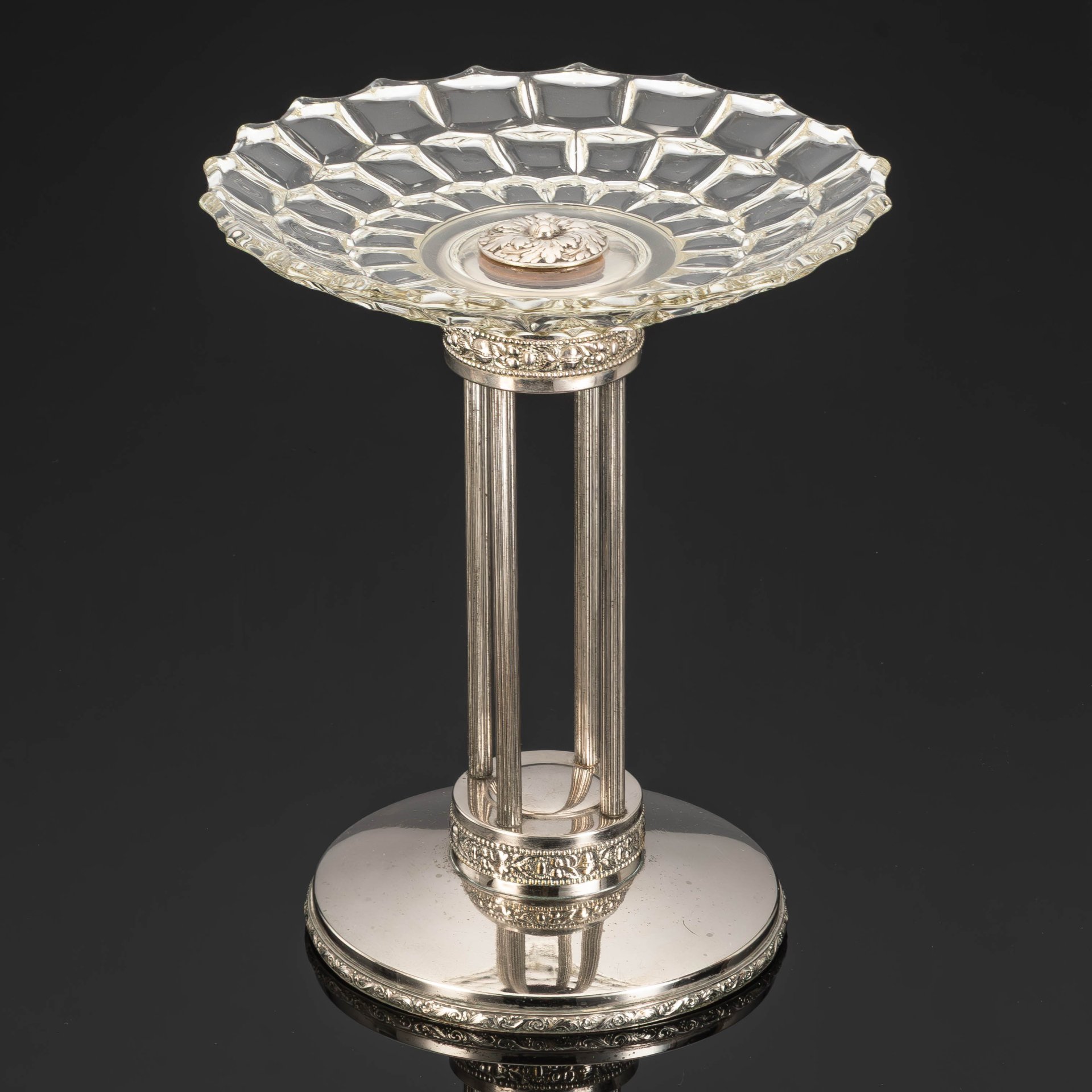 Фруктовница, стилизованная под ротонду с колоннами, металл, серебрение, стекло, Bracia Henneberg (Братья Хеннеберг, Варшава), Царство Польское, 1882-1915 гг.