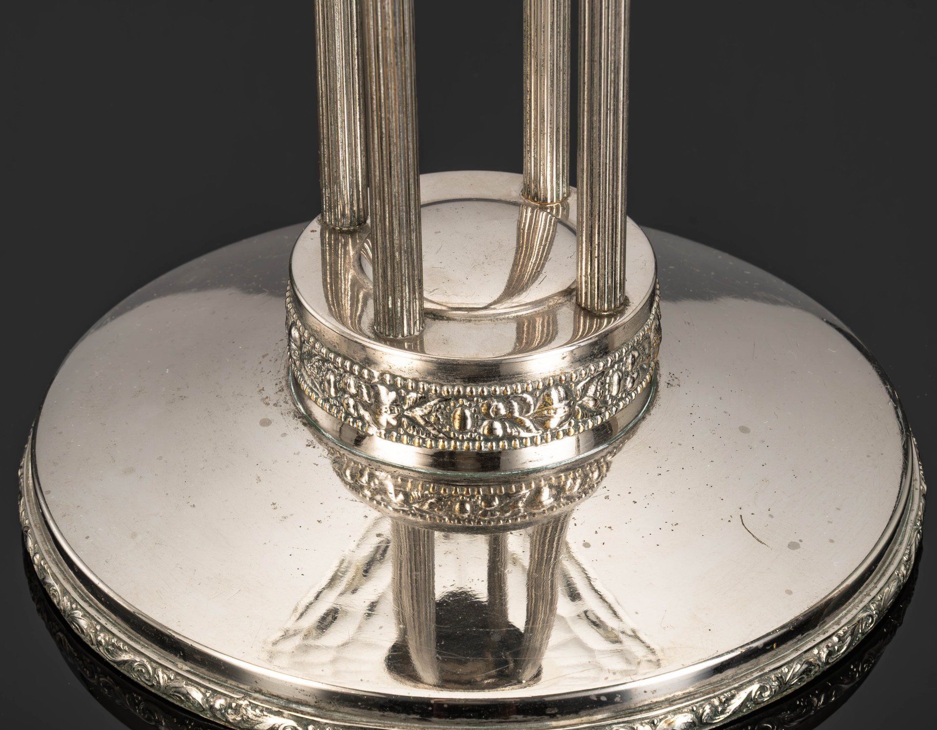 Фруктовница, стилизованная под ротонду с колоннами, металл, серебрение, стекло, Bracia Henneberg (Братья Хеннеберг, Варшава), Царство Польское, 1882-1915 гг.