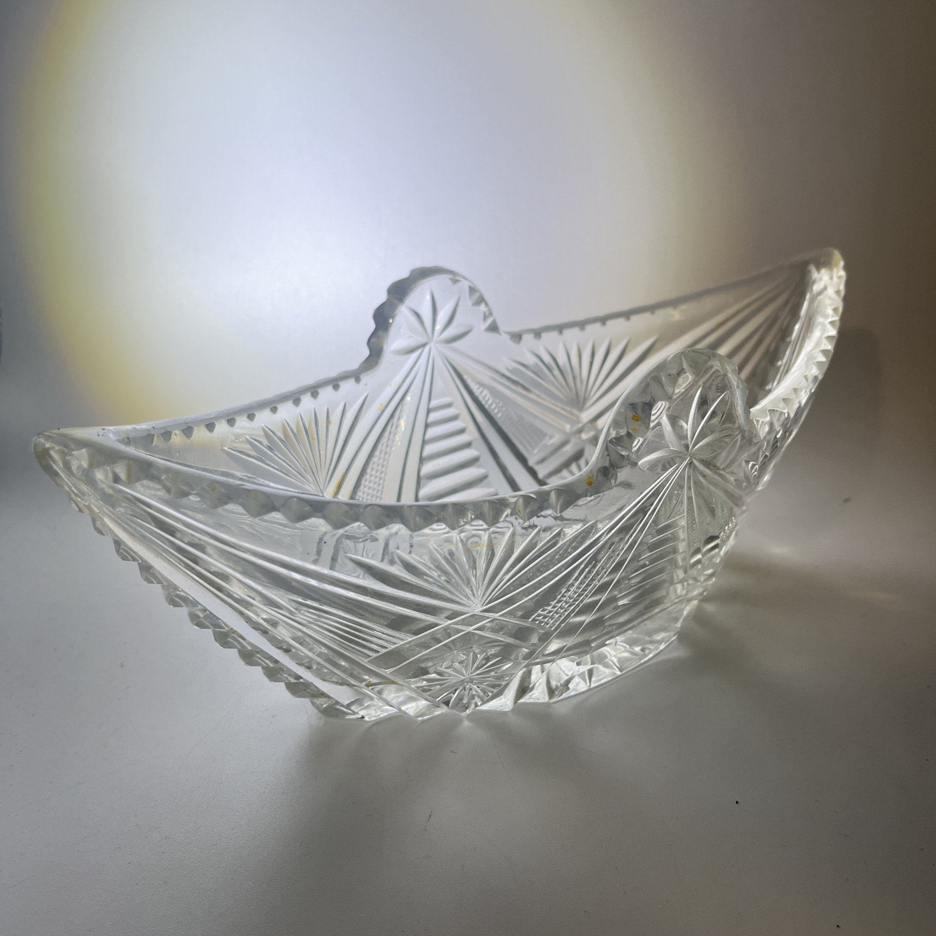 Салатник-ладья с резным геометрическим декором, хрусталь, алмазная грань, СССР, 1970-1990 гг.
