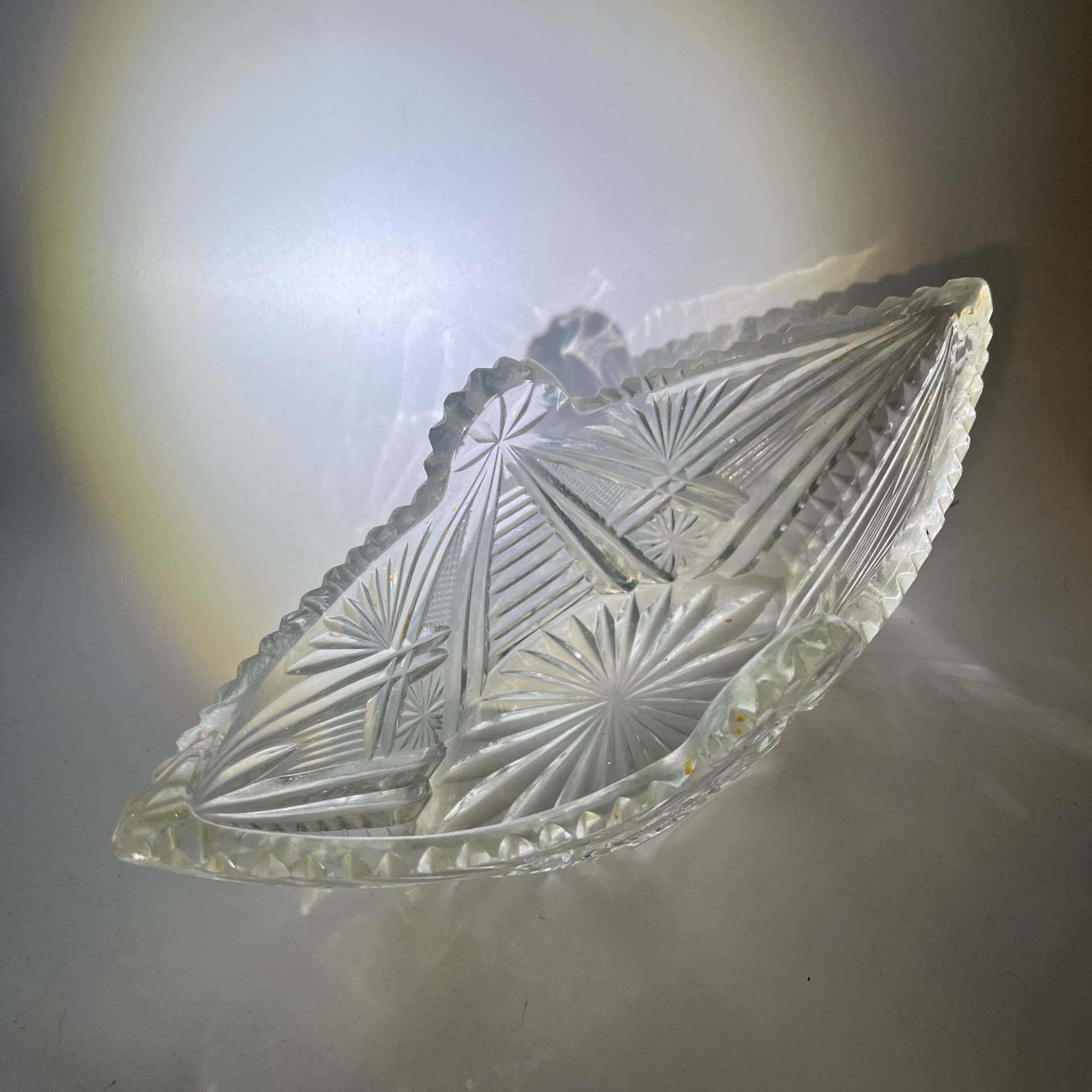 Салатник-ладья с резным геометрическим декором, хрусталь, алмазная грань, СССР, 1970-1990 гг.