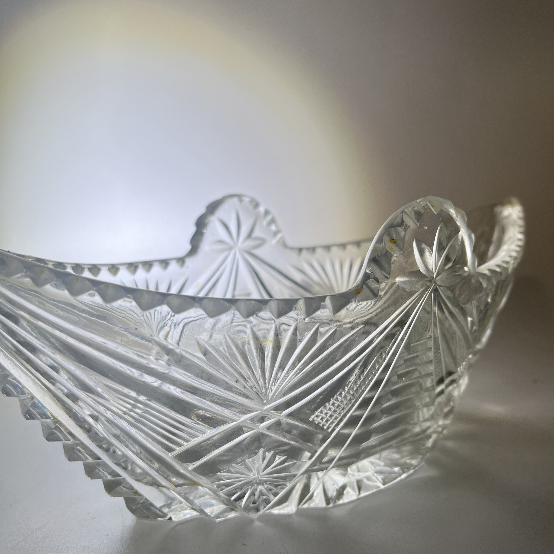 Салатник-ладья с резным геометрическим декором, хрусталь, алмазная грань, СССР, 1970-1990 гг.