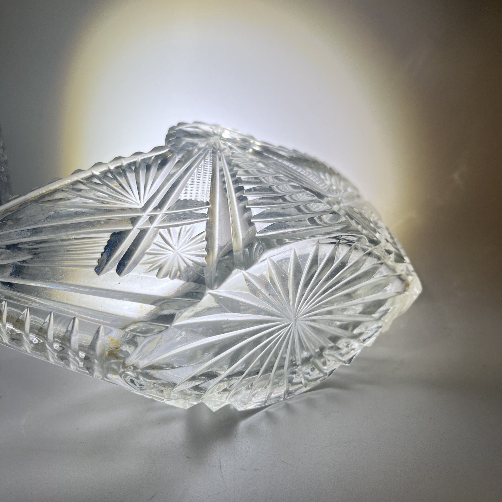 Салатник-ладья с резным геометрическим декором, хрусталь, алмазная грань, СССР, 1970-1990 гг.