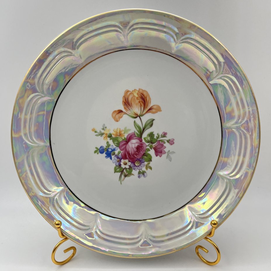 Блюдо, уркашенное цветочным декором
