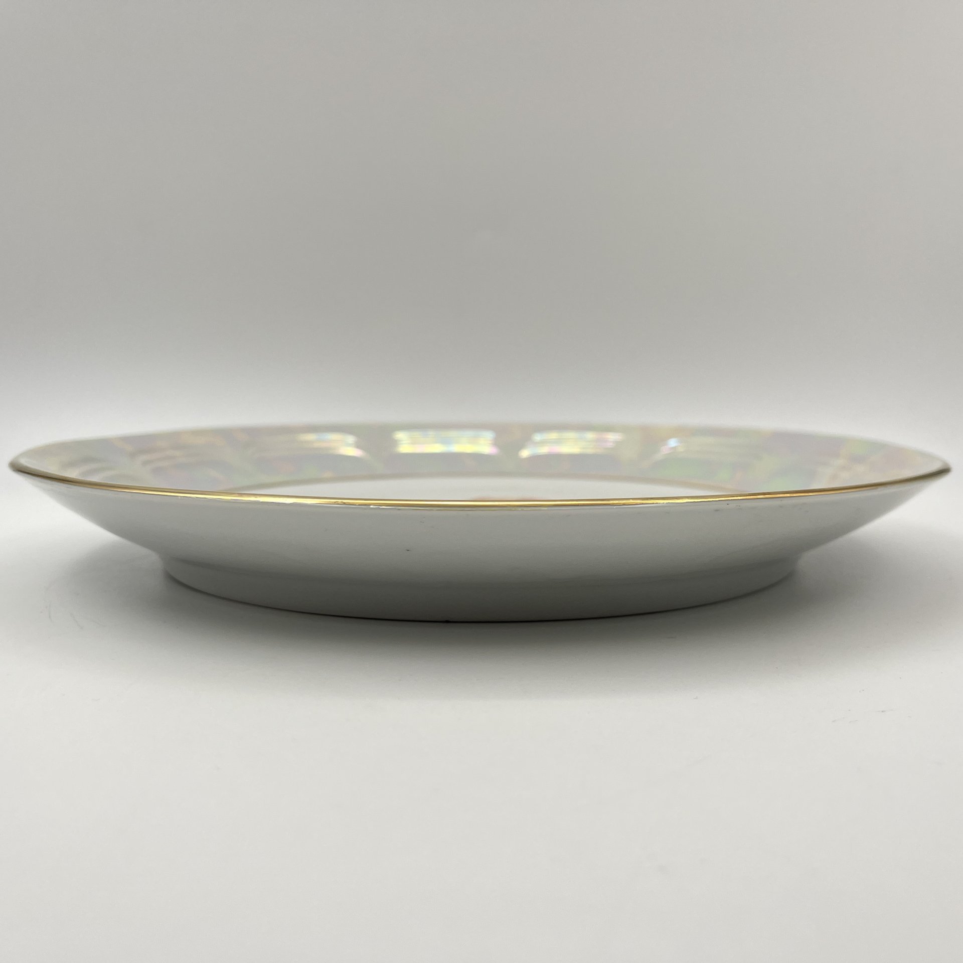 Блюдо, уркашенное цветочным декором