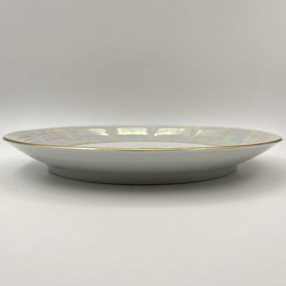 Блюдо, уркашенное цветочным декором