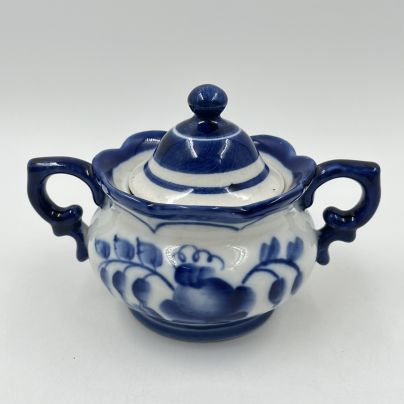 Сахарница с цветочным декором, фарфор, роспись, Объединение «Гжель», СССР, 1972-1985 гг.