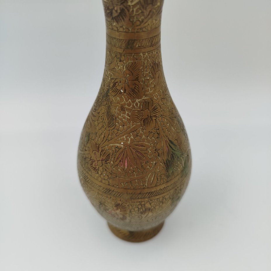 Вазочка с растительным декором в восточном стиле
