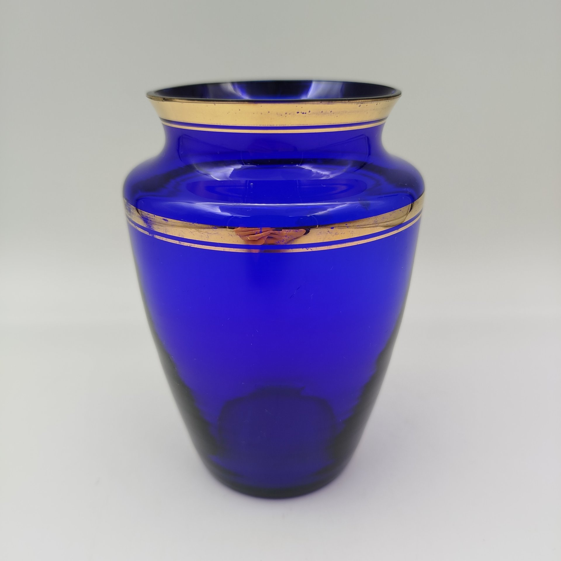 Ваза кобальтового оттенка с золотым кантом, стекло, золочение, СССР, 1970-1990 гг.