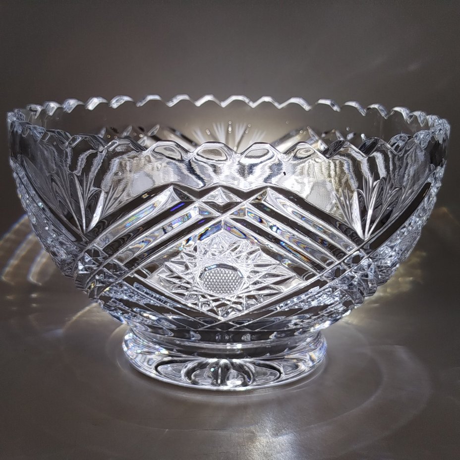 Ваза для фруктов с рельефным декором, хрусталь, пресс, Гусевской хрустальный завод (Гусь-Хрустальный), Российская Федерация, 1990-2015 гг.