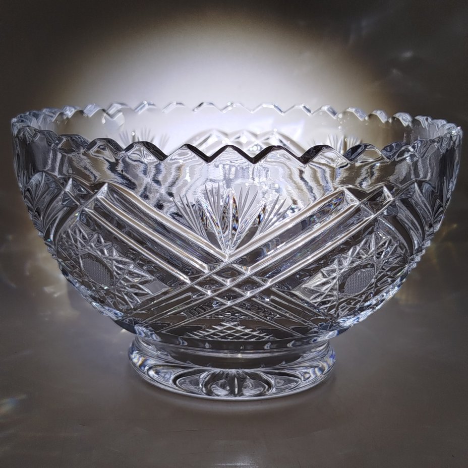 Ваза для фруктов с рельефным декором