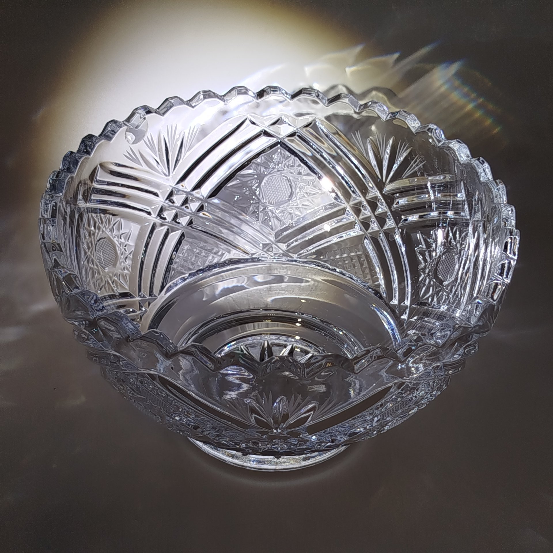 Ваза для фруктов с рельефным декором, хрусталь, пресс, Гусевской хрустальный завод (Гусь-Хрустальный), Российская Федерация, 1990-2015 гг.