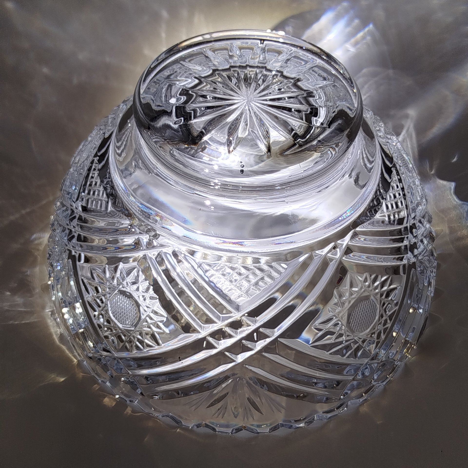 Ваза для фруктов с рельефным декором, хрусталь, пресс, Гусевской хрустальный завод (Гусь-Хрустальный), Российская Федерация, 1990-2015 гг.