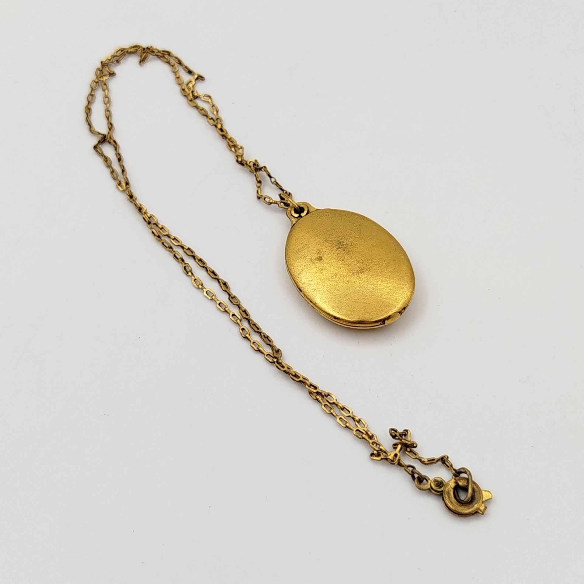 Кулон-локет с изображением цветка, на цепочке