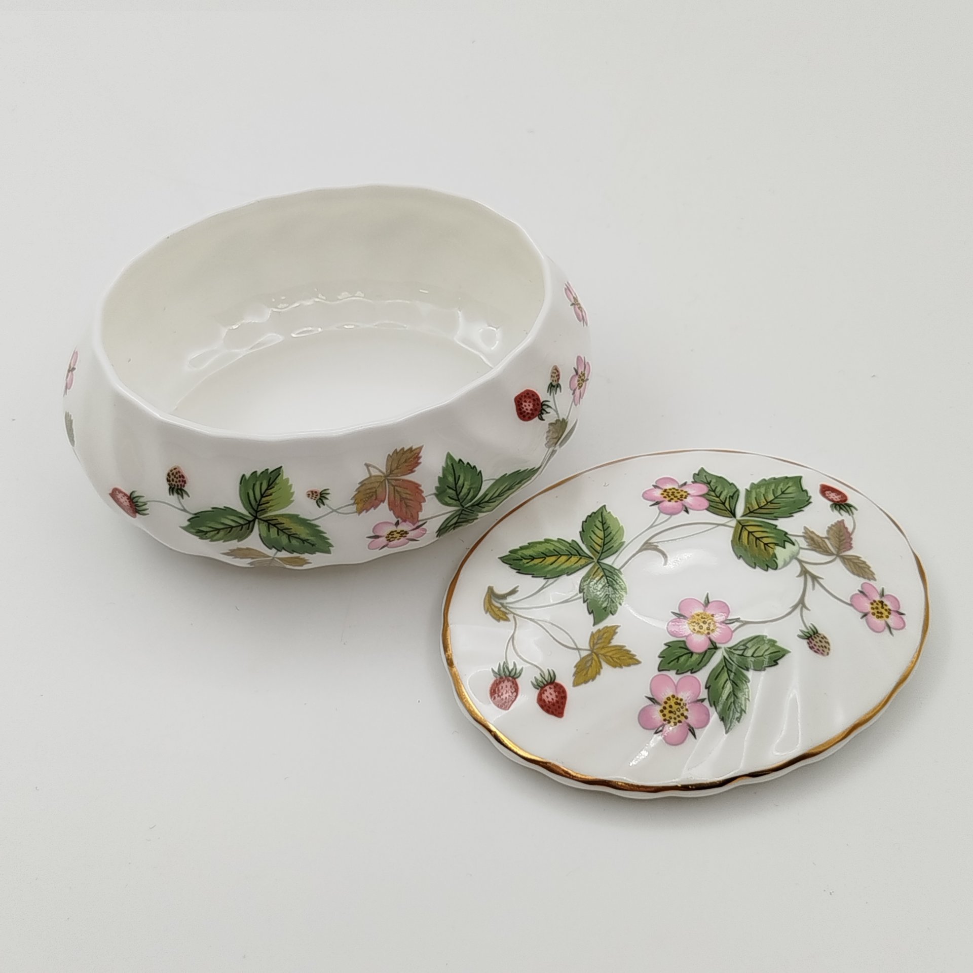 Шкатулка миниатюрная "Wild Strawberry" ("Земляника"), Wedgwood