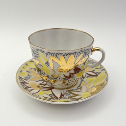 Кофейная пара "Золотые ромашки", автор росписи Л.И. Григорьева, фарфор, деколь, золочение, Ленинградский фарфоровый завод (ЛФЗ), СССР, 1975-1990 гг.