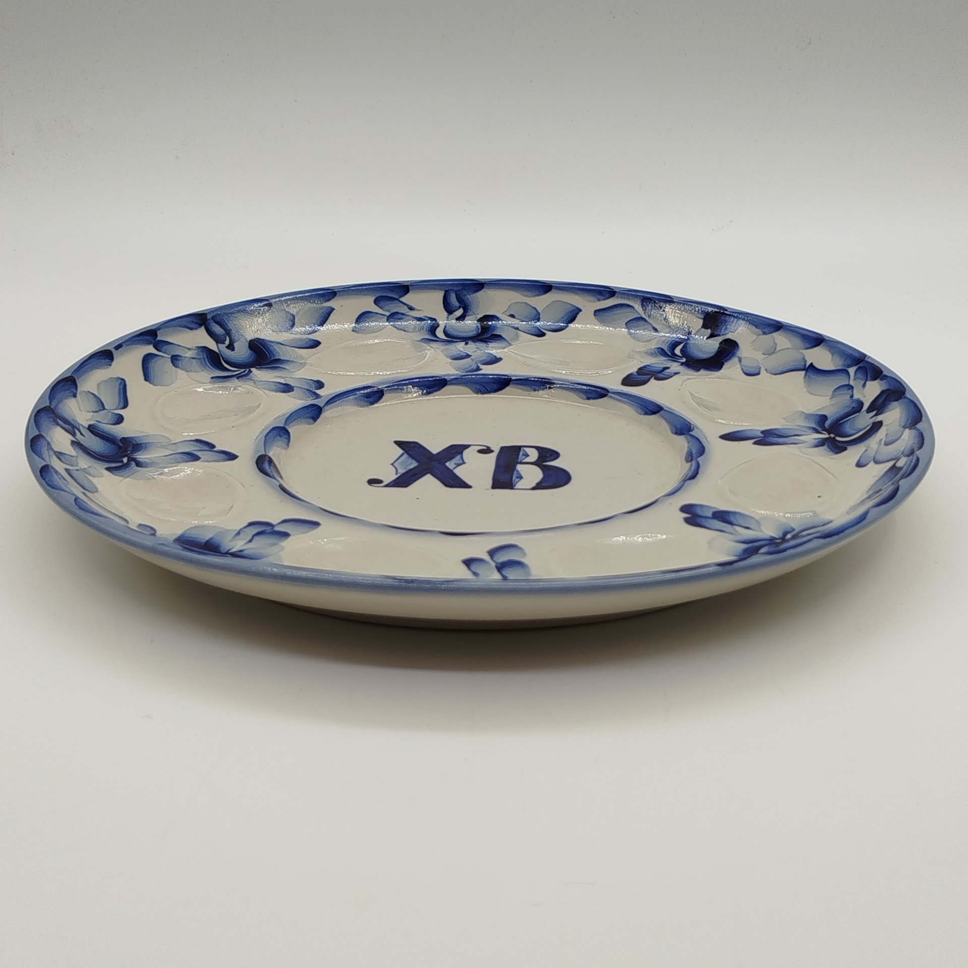 Подставка пасхальная для яиц и кулича (пасхальница), фарфор, роспись, Речицкий фарфоровый завод (Гжель), Россия, 1981-2011 гг.