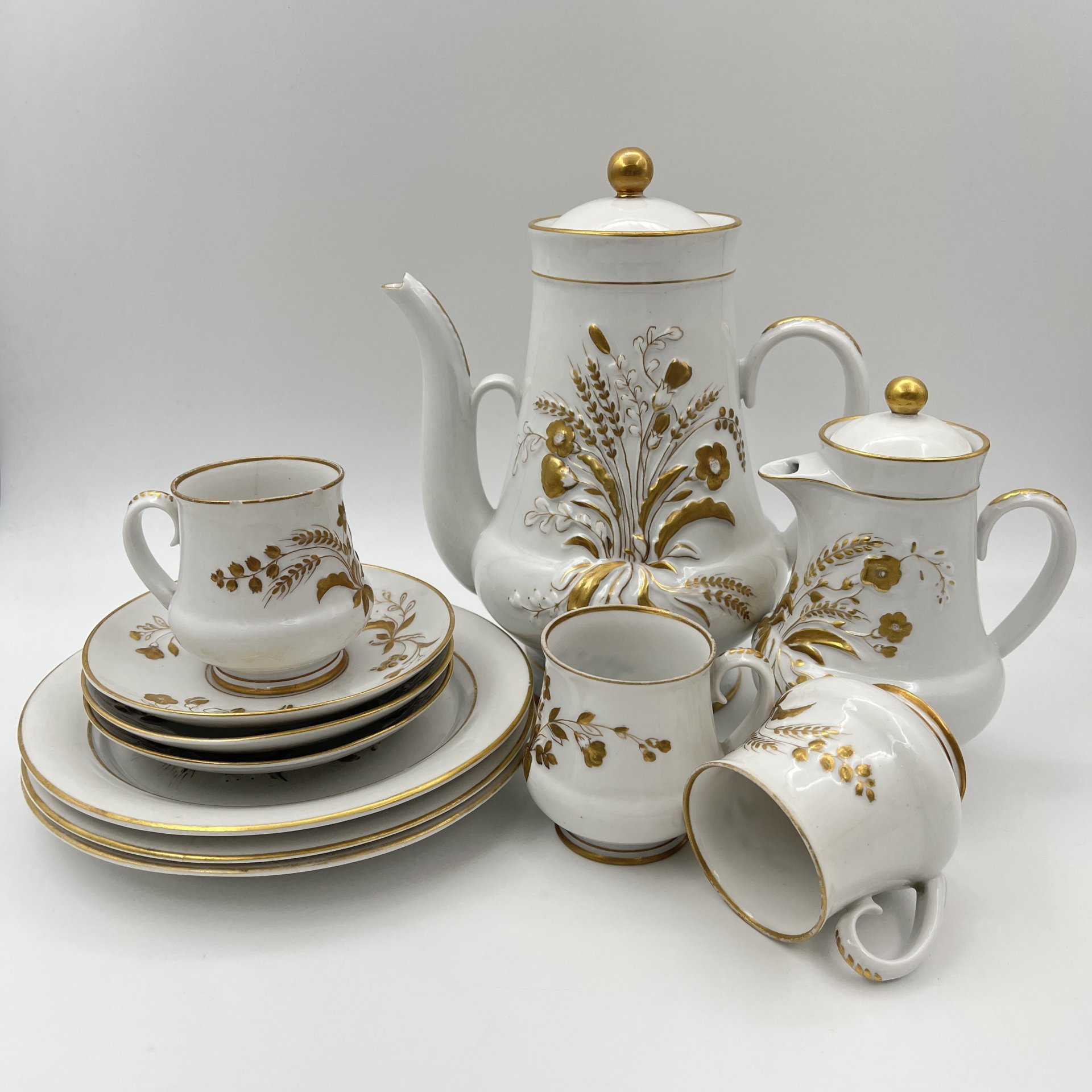 Набор кофейный "Золотой букет", автор формы и росписи Криммер Э.М.