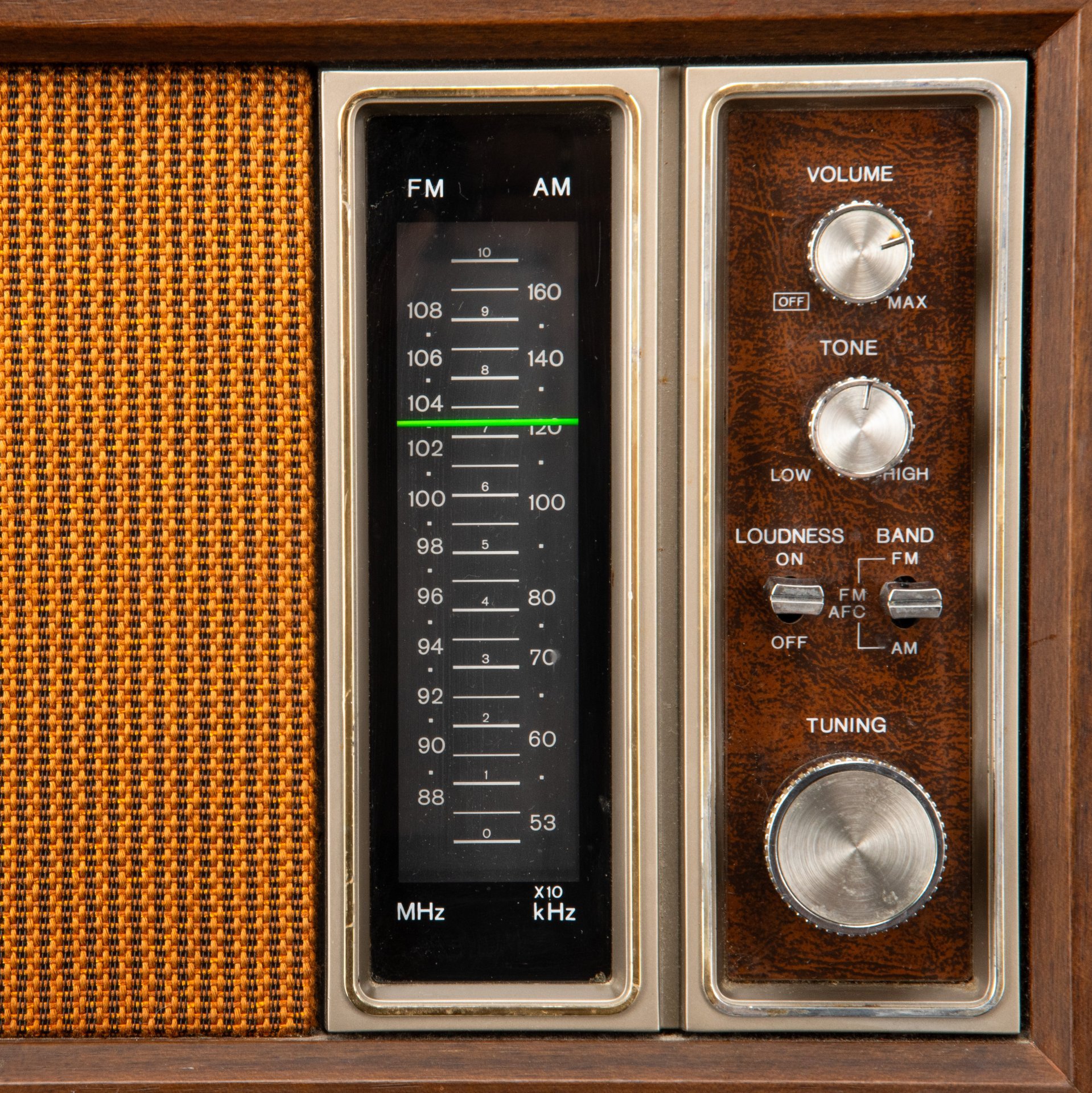 Радиоприёмник настольный "TFM-9450W" [110 ВАТТ], Sony