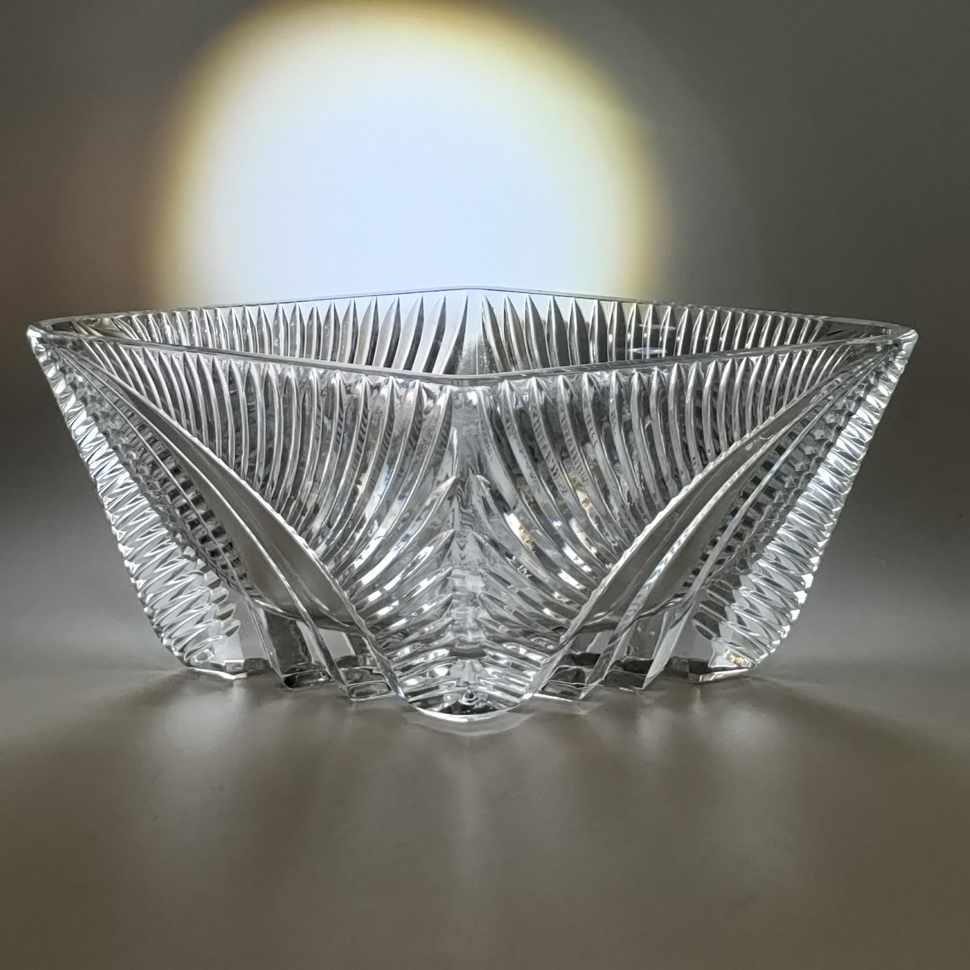 Ваза сервировочная (салатник, конфетница) в форме ромба, хрусталь, алмазная грань, СССР, 1970-1990 гг.