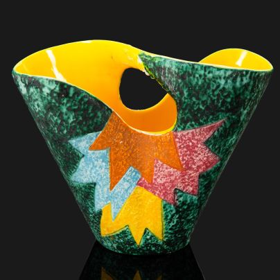 Ваза в виде корзины зеленого цвета с пестрым геометрическим узором, художник Jacques Sagan (Жак Саган), керамика, глазурь, роспись, Франция, 1960-1970 гг.