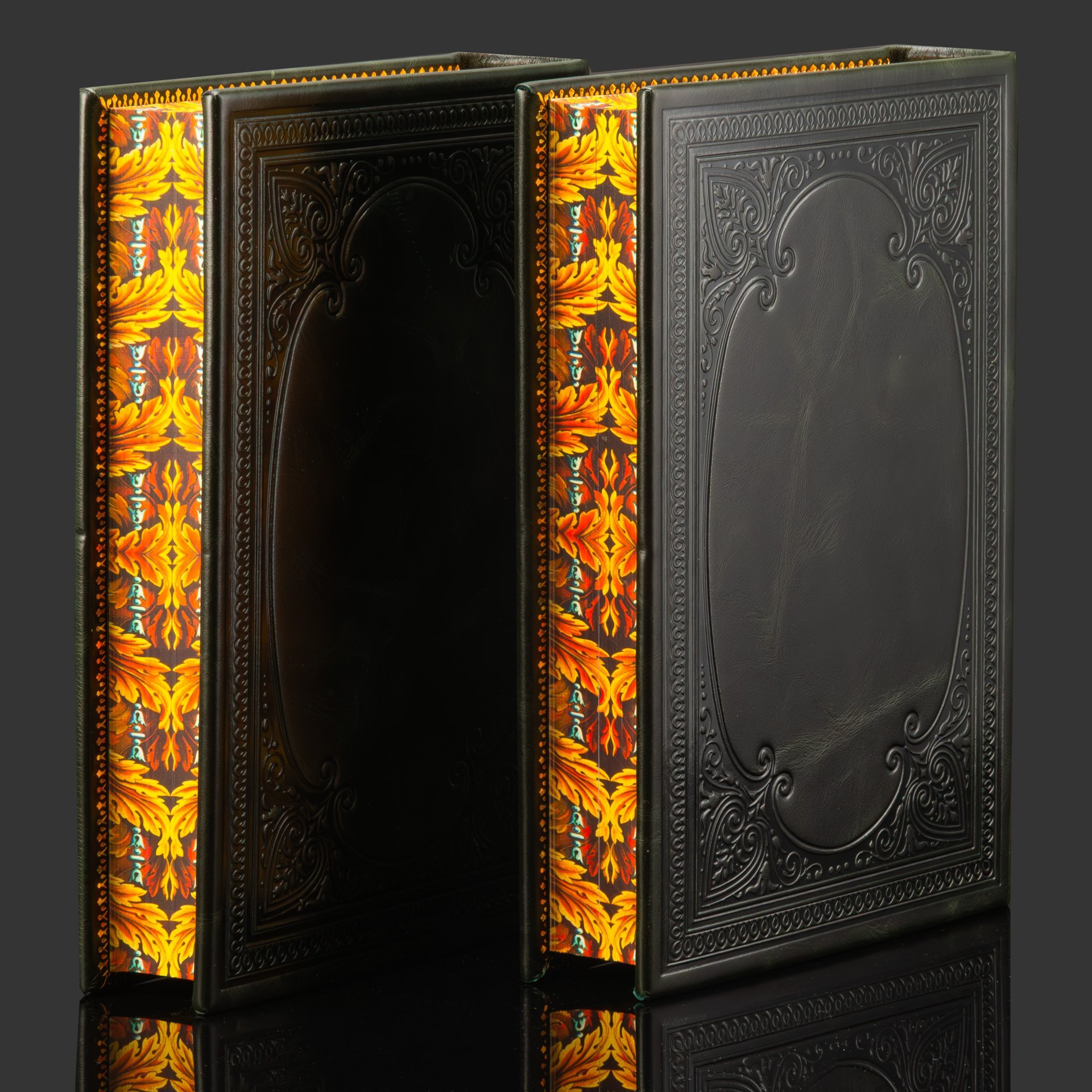 Книга "Генералиссимус князь Суворов" в 2-х книгах на подставке, кожа, металлическая накладка, художественная накладка, тиснение, золочение, принтованный обрез, подарочная подставка из дерева, обтянутая кожей, Российская Федерация, 2025 г.