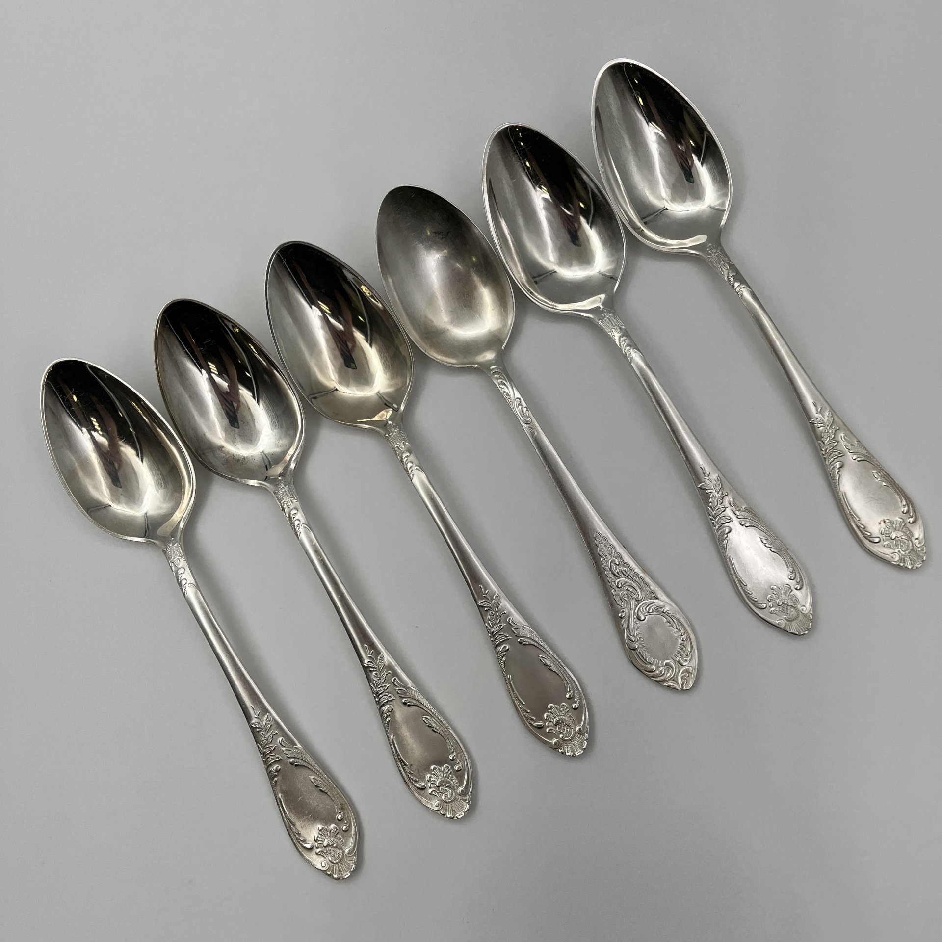 Набор ложек столовых с растительным декором на 6 персон, мНЦ (медь-никель-цинк), Вольнянский завод столовых приборов им. Шевченко (ЗiШ, ЗиШ), СССР, 1960-1990 гг.