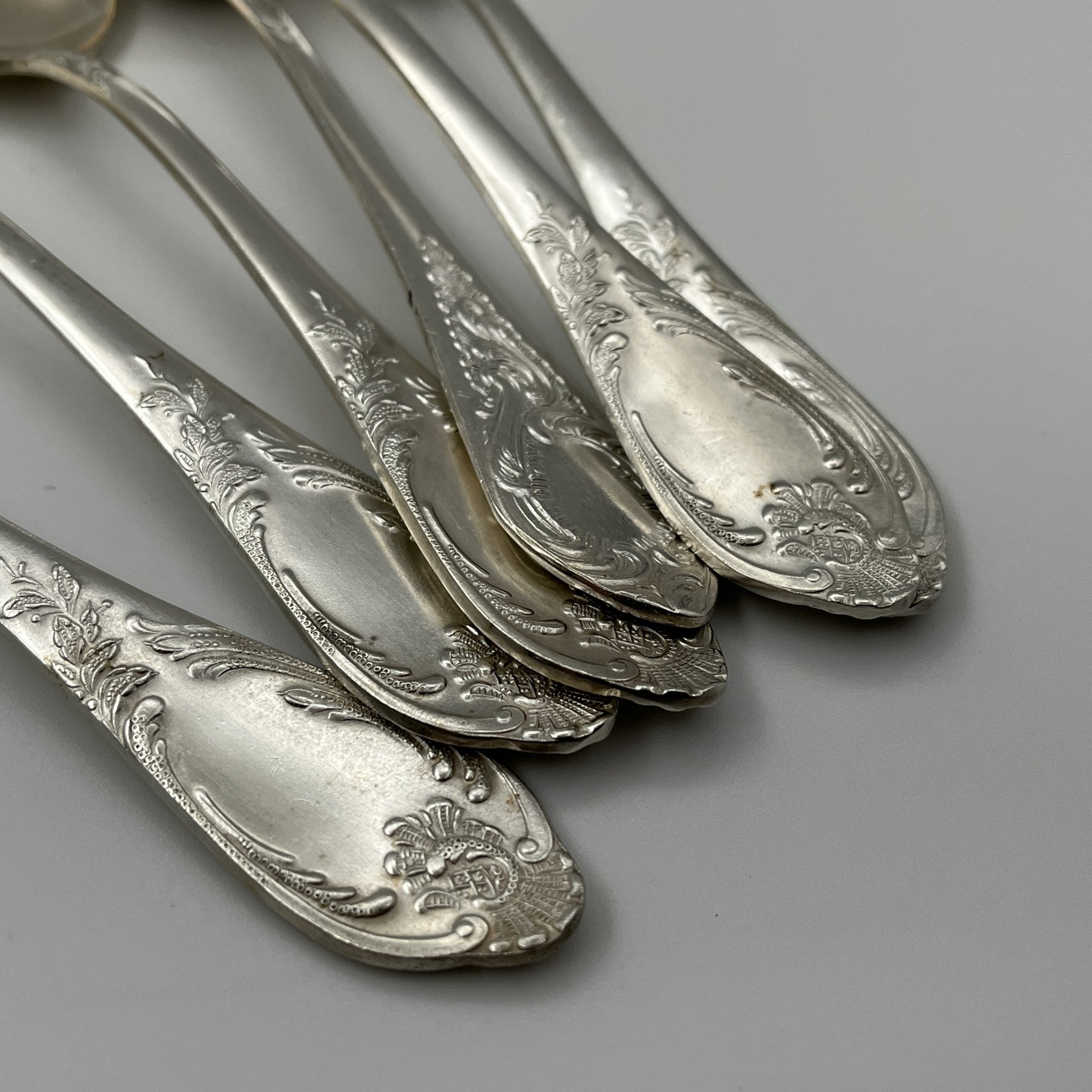 Набор ложек столовых с растительным декором на 6 персон, мНЦ (медь-никель-цинк), Вольнянский завод столовых приборов им. Шевченко (ЗiШ, ЗиШ), СССР, 1960-1990 гг.