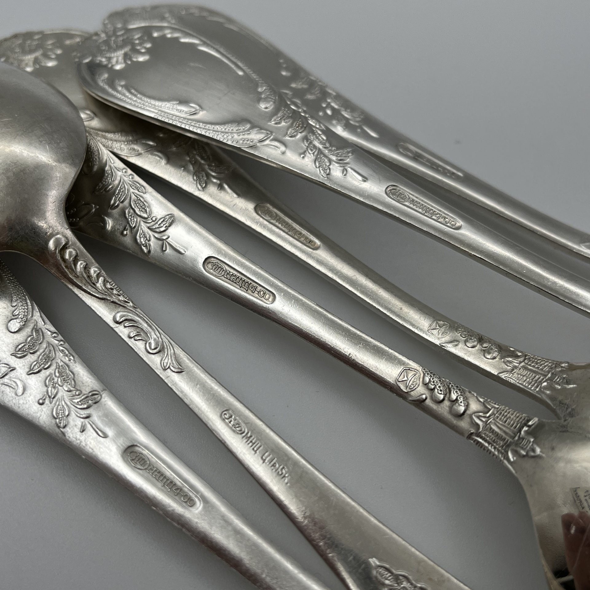 Набор ложек столовых с растительным декором на 6 персон, мНЦ (медь-никель-цинк), Вольнянский завод столовых приборов им. Шевченко (ЗiШ, ЗиШ), СССР, 1960-1990 гг.