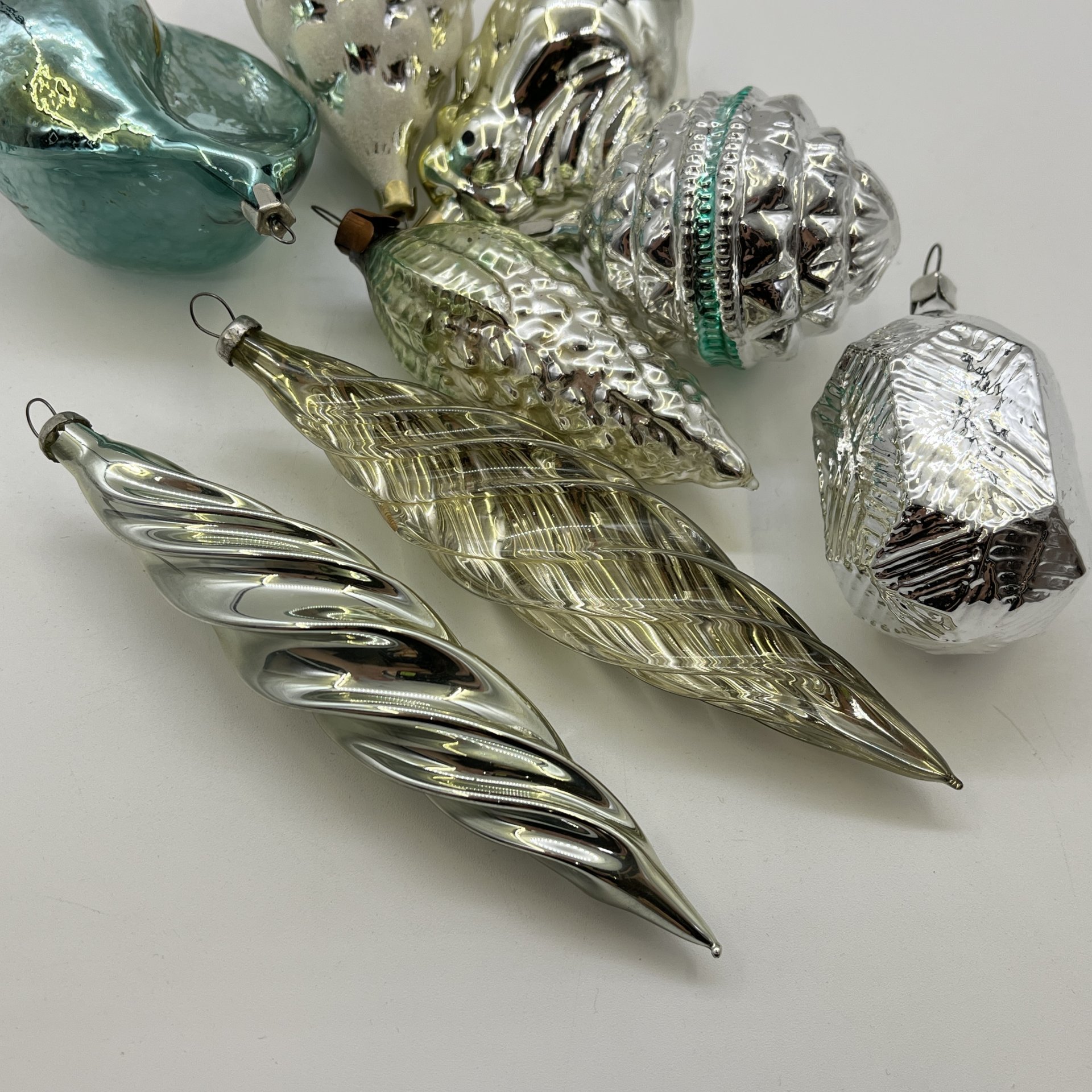 Набор из 8-ми винтажных ёлочных игрушек различных форм и расцветок, стекло, краска, металл, СССР, 1970-1990 гг.