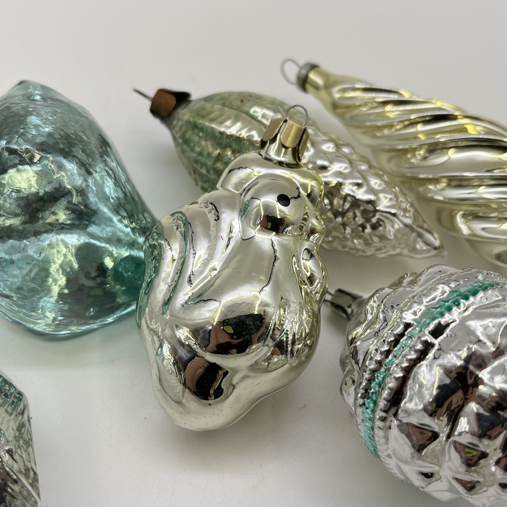 Набор из 8-ми винтажных ёлочных игрушек различных форм и расцветок, стекло, краска, металл, СССР, 1970-1990 гг.