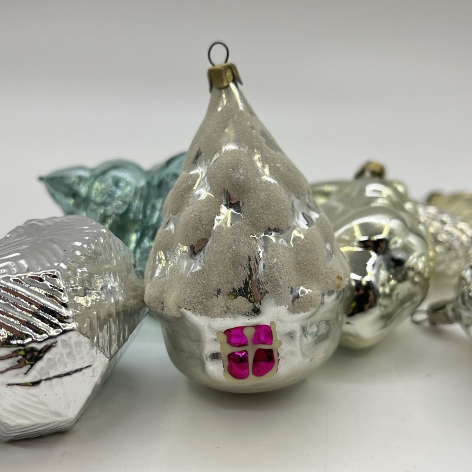 Набор из 8-ми винтажных ёлочных игрушек различных форм и расцветок