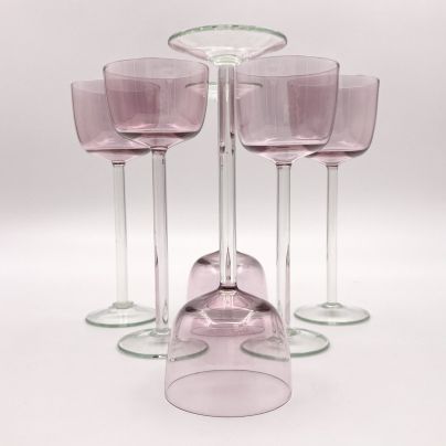 Набор рюмок на высокой ножке розового оттенка для подачи крепких напитков, на 6 персон, стекло, Калининский стекольный завод «Тверис», СССР, 1970-1990 гг.
