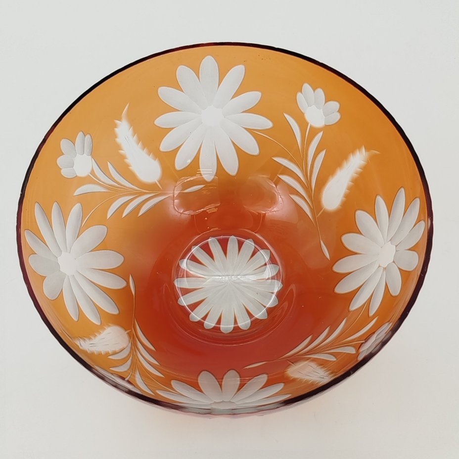 Салатник янтарного оттенка с цветочным декором