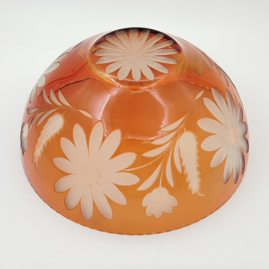 Салатник янтарного оттенка с цветочным декором