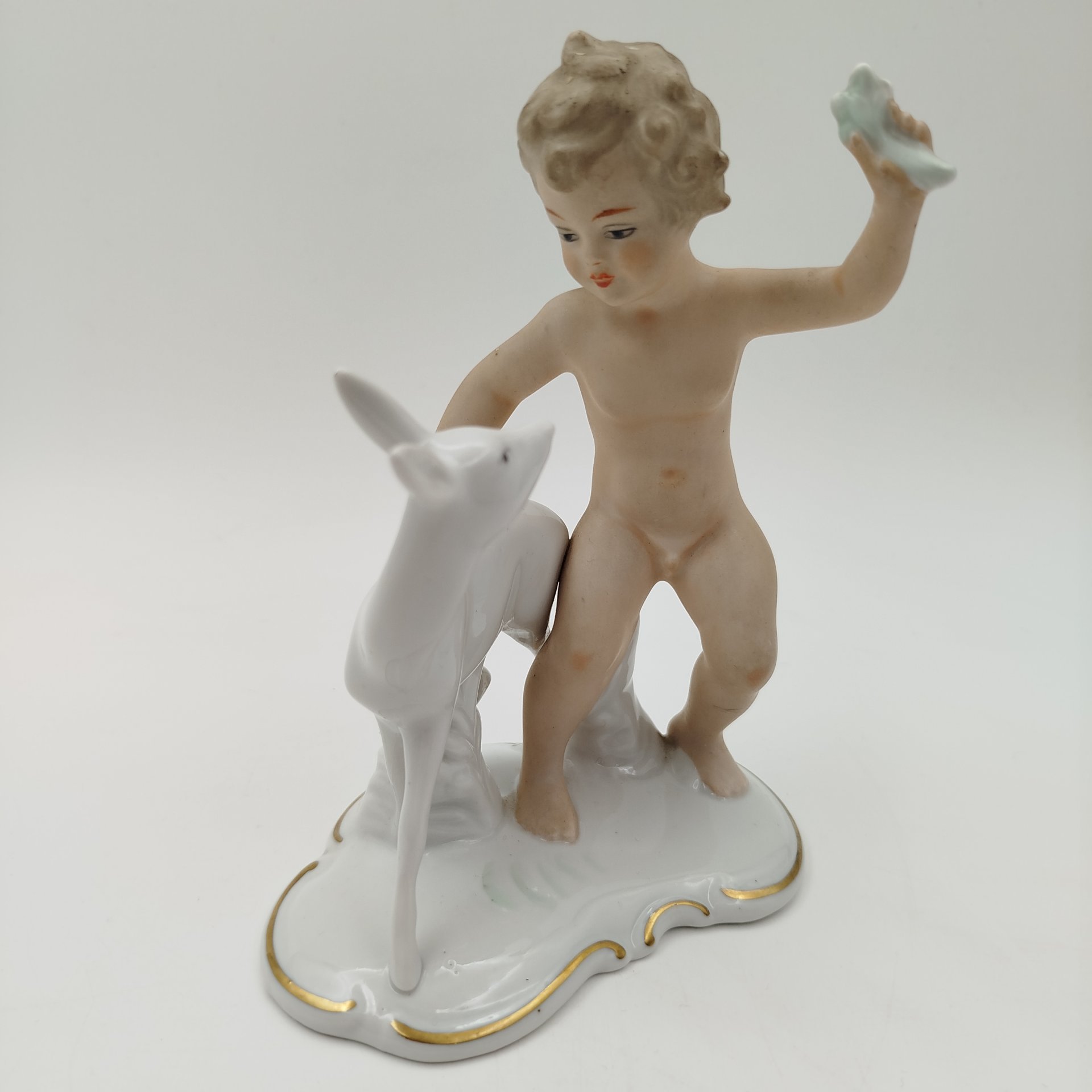 Статуэтка "Путти с ланью", фарфор, роспись, золочение, Wallendorf, Германия, 1963-1980 гг.