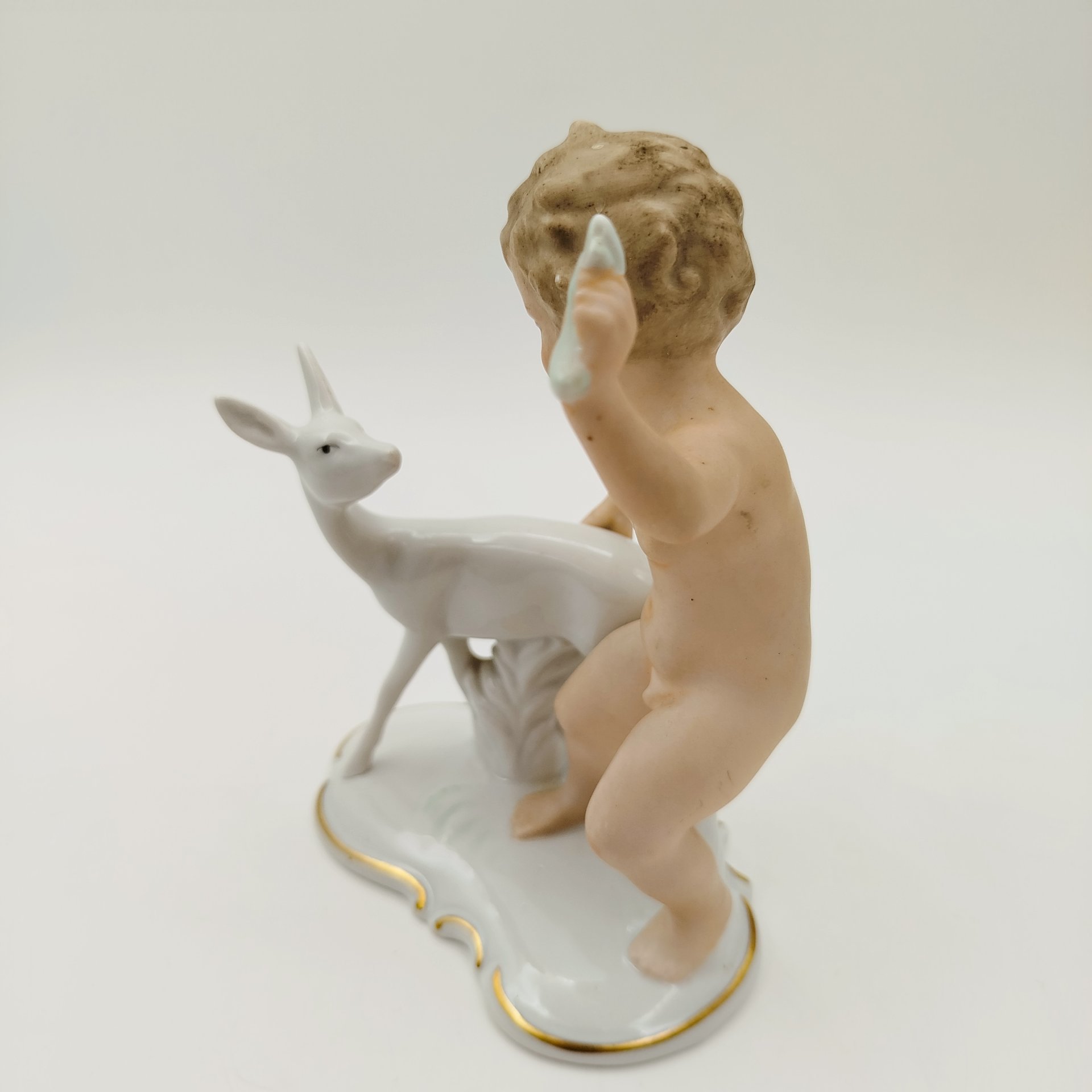 Статуэтка "Путти с ланью", фарфор, роспись, золочение, Wallendorf, Германия, 1963-1980 гг.