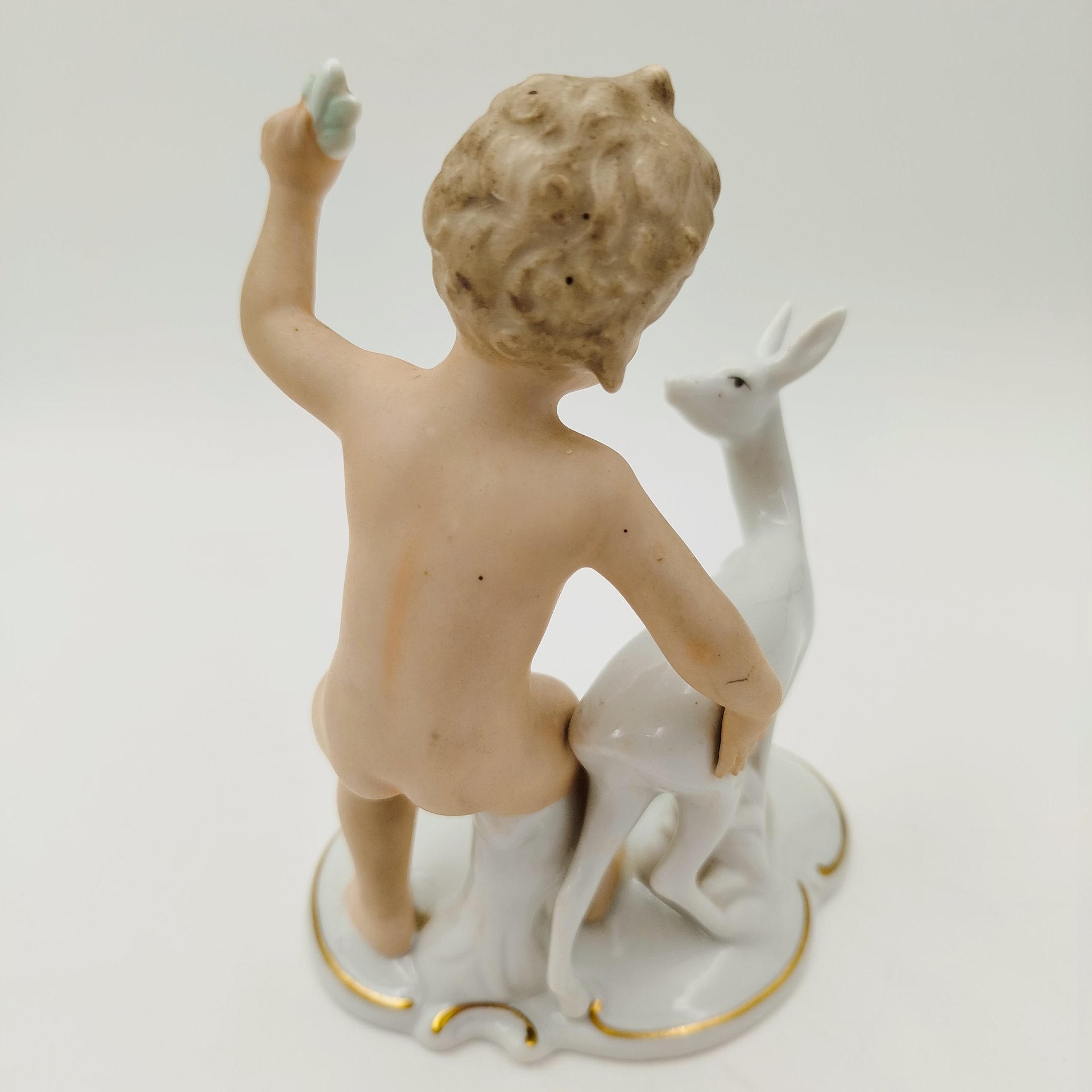 Статуэтка "Путти с ланью", фарфор, роспись, золочение, Wallendorf, Германия, 1963-1980 гг.