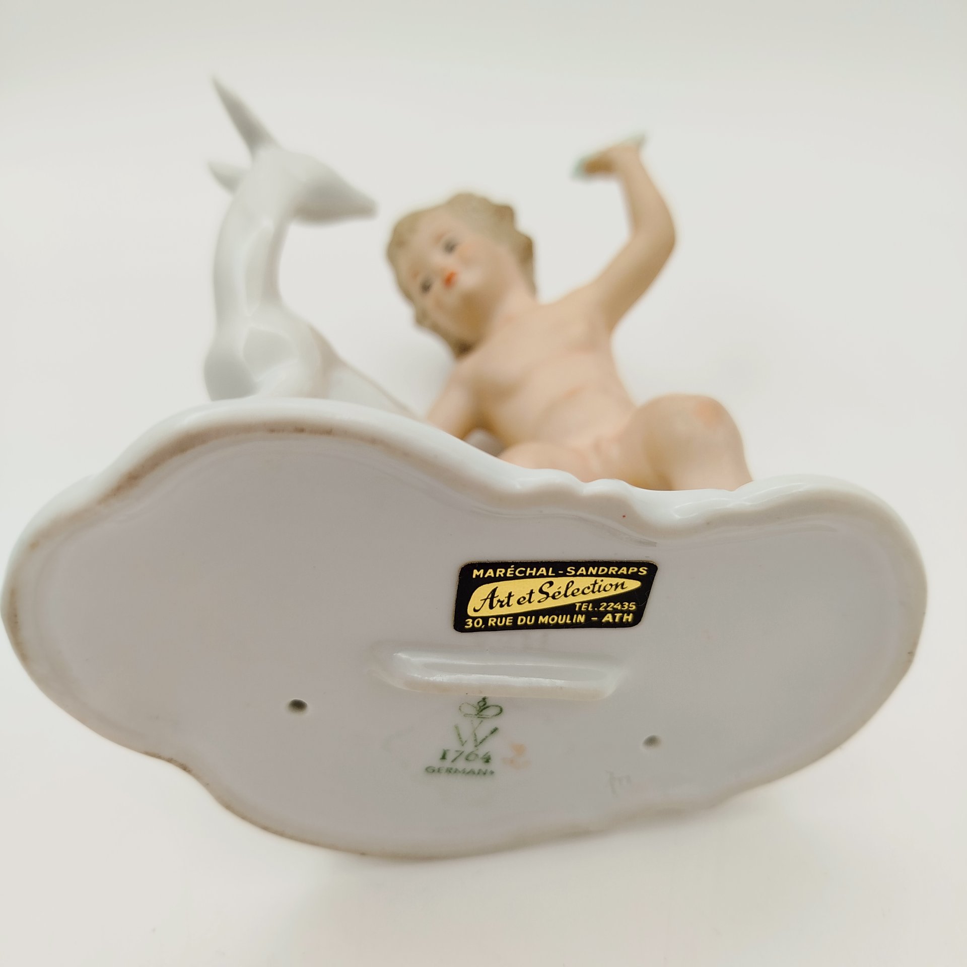 Статуэтка "Путти с ланью", фарфор, роспись, золочение, Wallendorf, Германия, 1963-1980 гг.