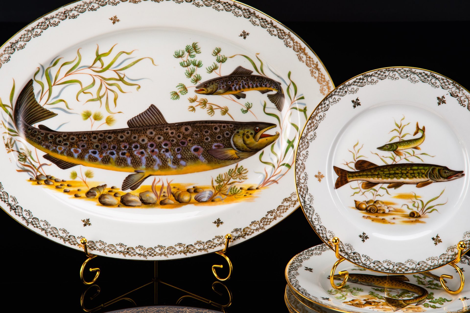 Набор из 6-ти тарелок и блюда, украшенных изображением различных рыб, ETS Chadelaud, фарфор, деколь, золочение, Limoges, Франция, 1950-1970 гг.