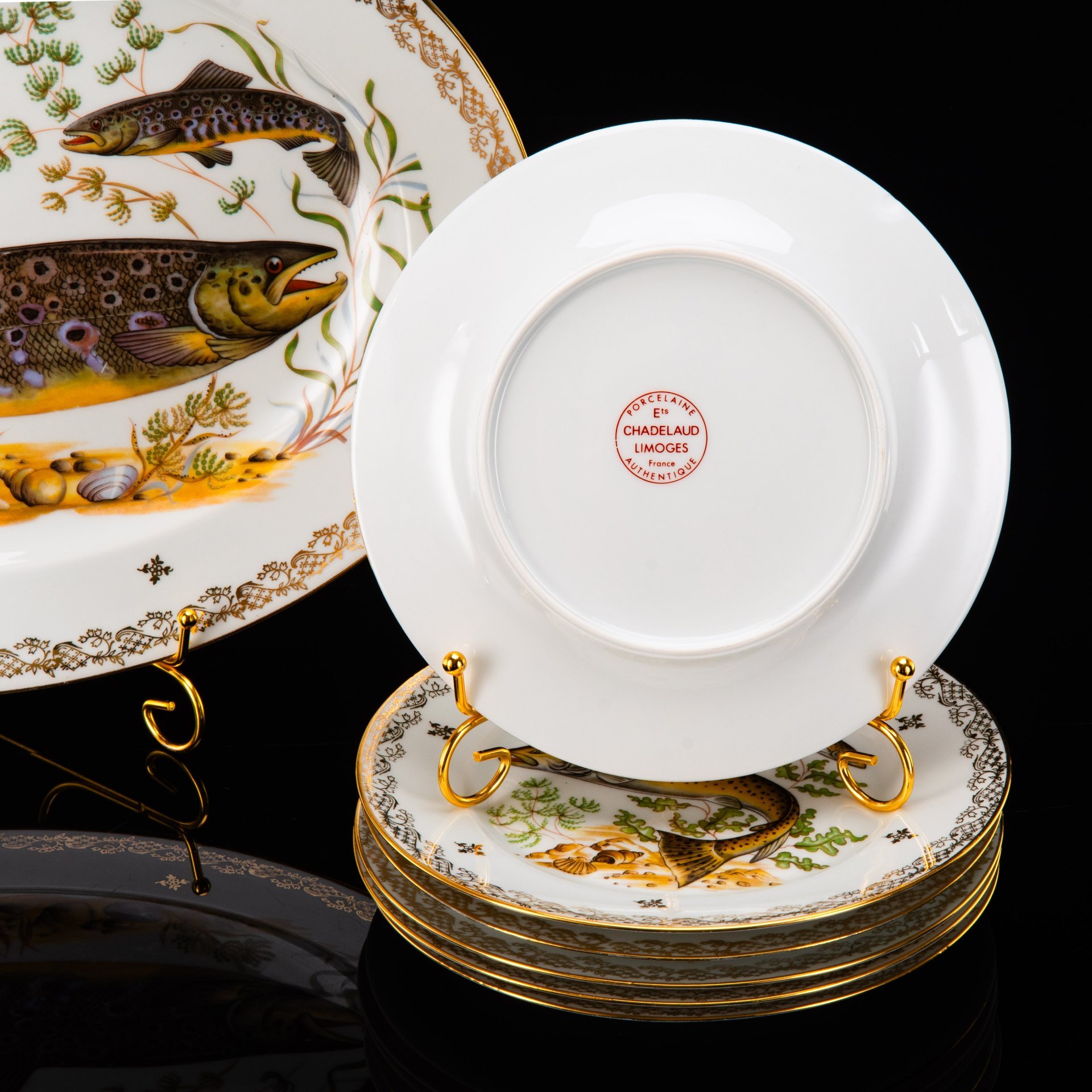 Набор из 6-ти тарелок и блюда, украшенных изображением различных рыб, ETS Chadelaud, фарфор, деколь, золочение, Limoges, Франция, 1950-1970 гг.