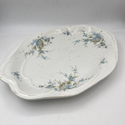 Блюдо сервировочное, украшенное цветочным декором, фаянс, деколь, глазурь, Товарищество М.С. Кузнецова, Российская империя, 1890-1917 гг.