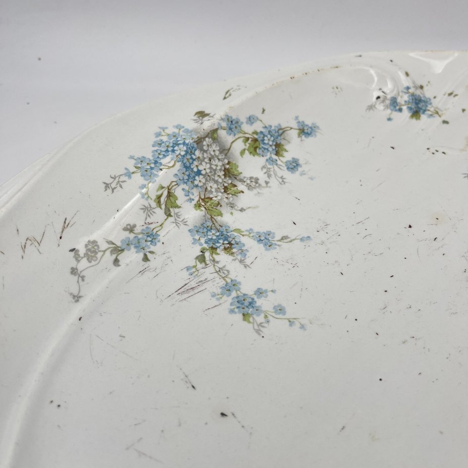 Блюдо сервировочное, украшенное цветочным декором, фаянс, деколь, глазурь, Товарищество М.С. Кузнецова, Российская империя, 1890-1917 гг.